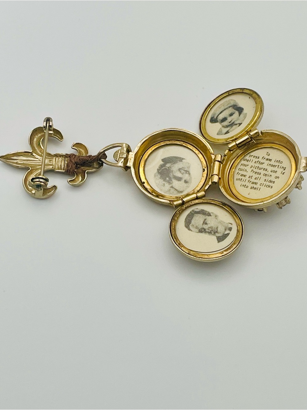 Vintage Coro Pegasus Gold Tone Fleur-de-Lis Multi-Frame Locket Brooch Pin